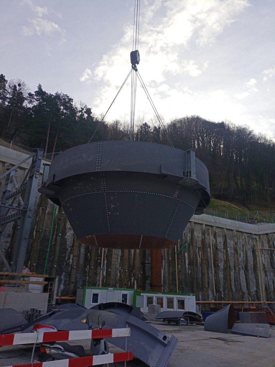 Montage Stahlwasserbau-Konstruktion